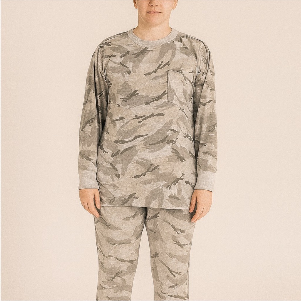 Old Navy Size Medium Camouflage Long-Sleeve Shirt
